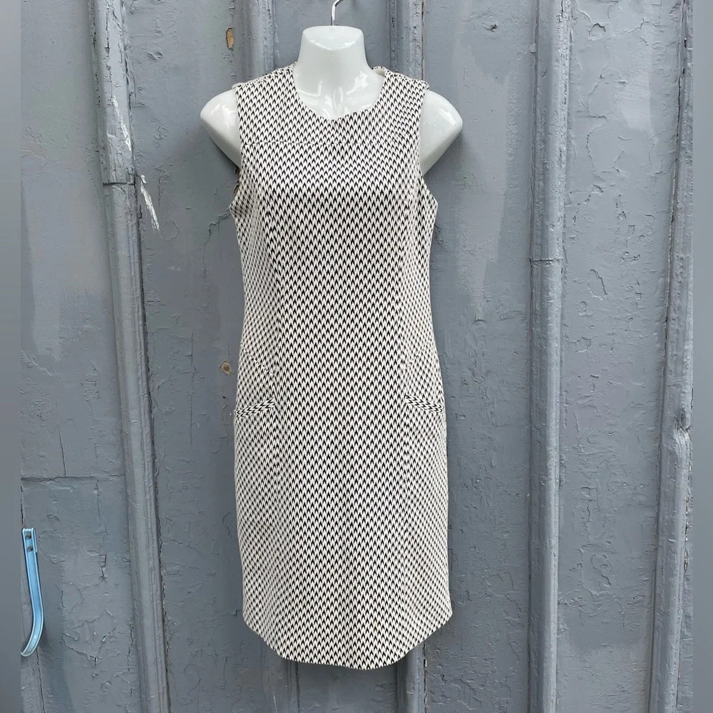Karl Lagerfeld Paris Geometric Shift  Dress, size 4